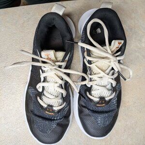 Women's Under Armour Flow basketball shoes